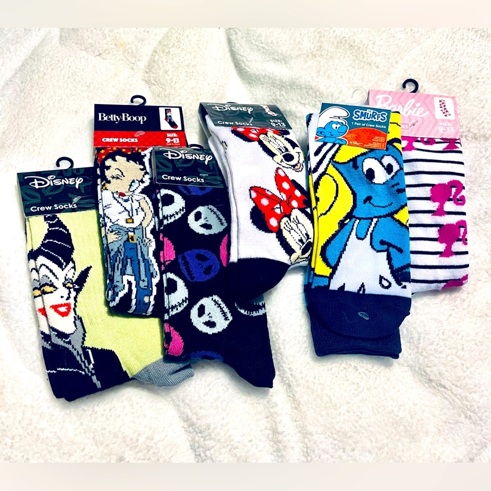 NWT Female Character Crew Socks (6)